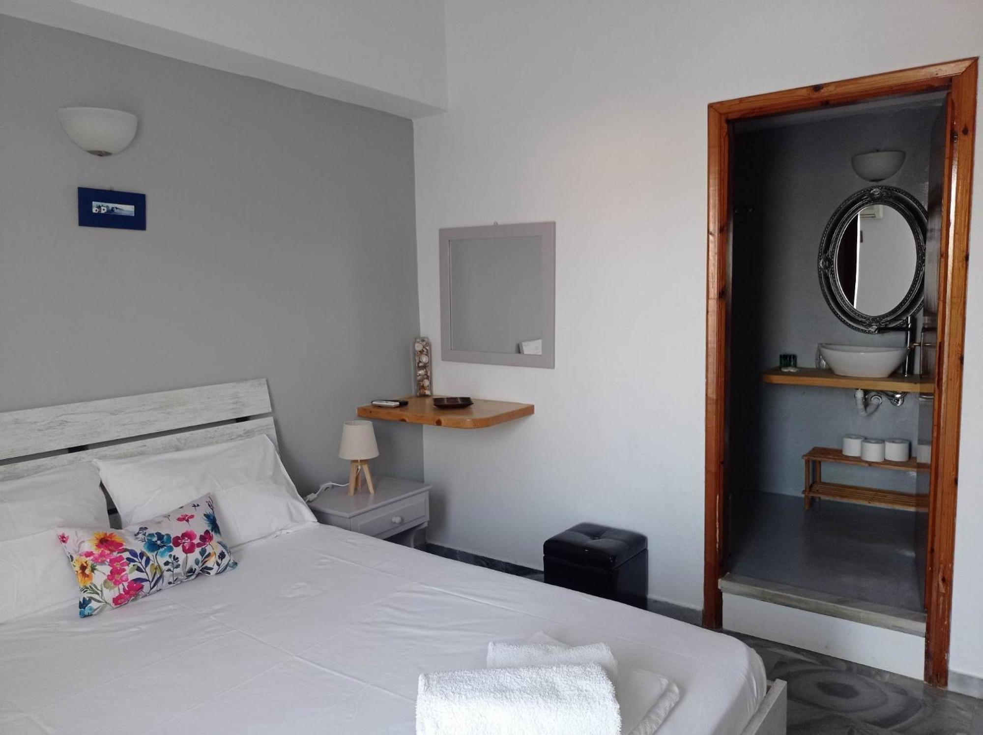 Kantouni Guest House By The Sea 바트시 외부 사진